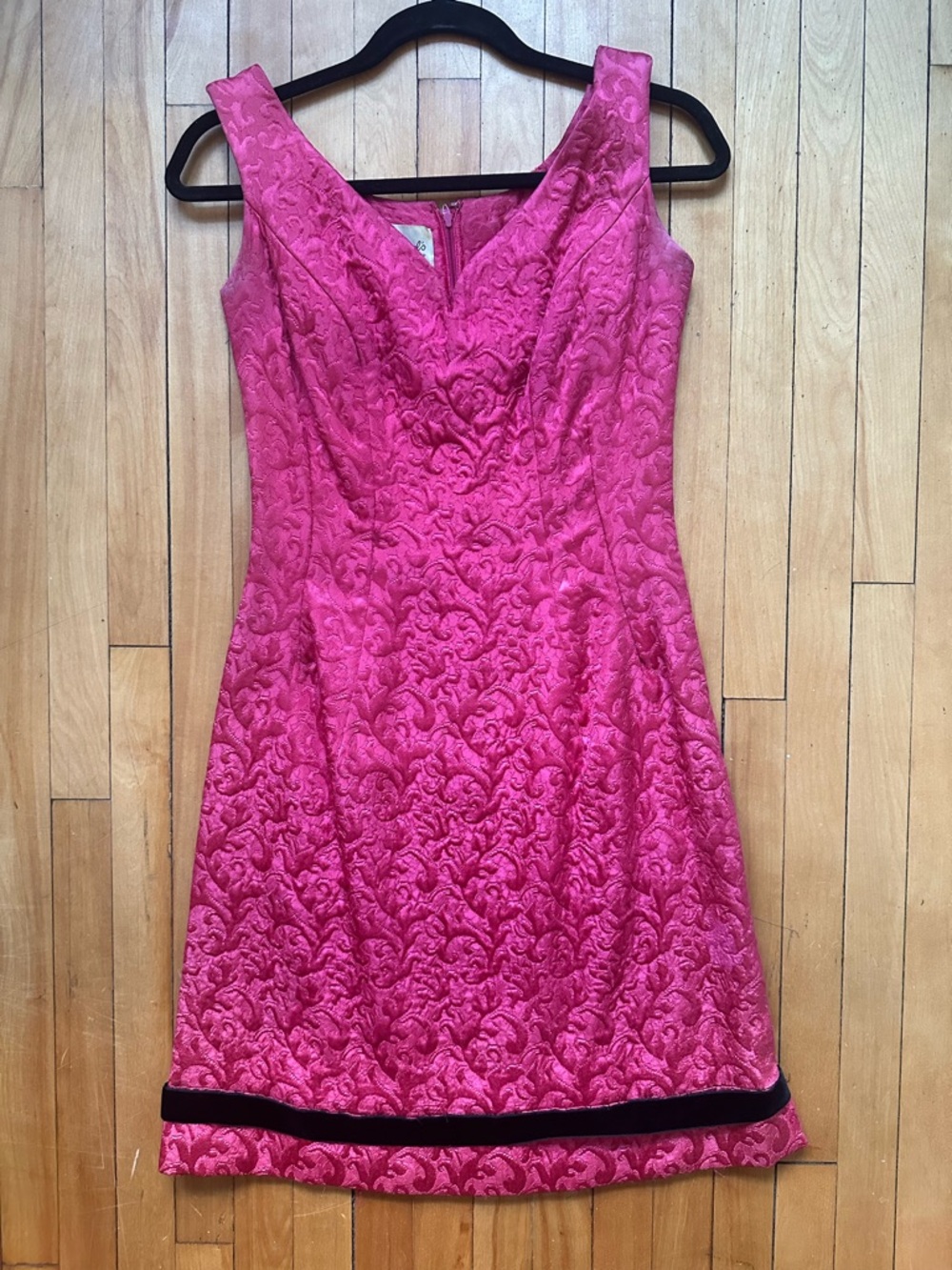 Vintage 1969s Made in MONTREAL Sleeveless Pink Jacquard V-Neck Dress